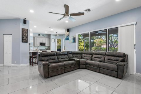 House in Coral Springs, Florida 5 bedrooms, 285.21 sq.m. № 1104664 - photo 22