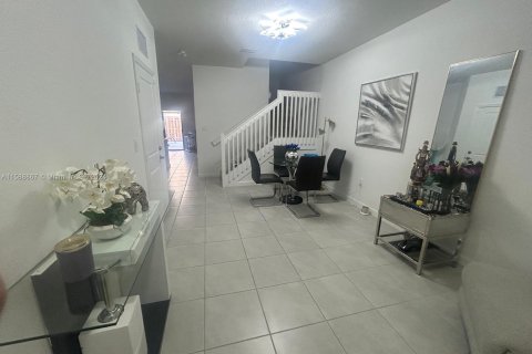 Townhouse in Homestead, Florida 3 bedrooms № 1177894 - photo 2