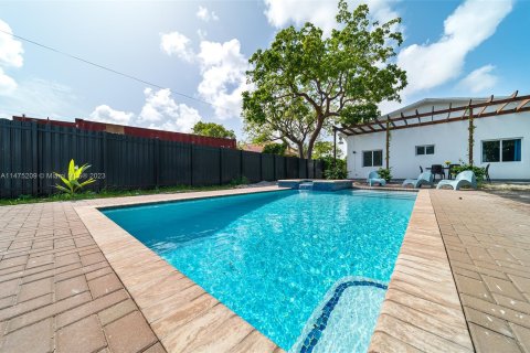 Villa ou maison à vendre à Hallandale Beach, Floride: 4 chambres, 142.14 m2 № 785273 - photo 12
