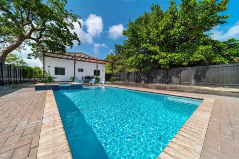 Villa ou maison à vendre à Hallandale Beach, Floride: 4 chambres, 142.14 m2 № 785273 - photo 1