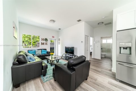 Villa ou maison à vendre à Hallandale Beach, Floride: 4 chambres, 142.14 m2 № 785273 - photo 4