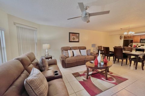 Condominio en venta en Kissimmee, Florida, 3 dormitorios, 119.57 m2 № 1008209 - foto 2