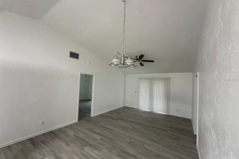 Duplex à vendre à Port Orange, Floride: 6 chambres, 215.53 m2 № 1280566 - photo 12