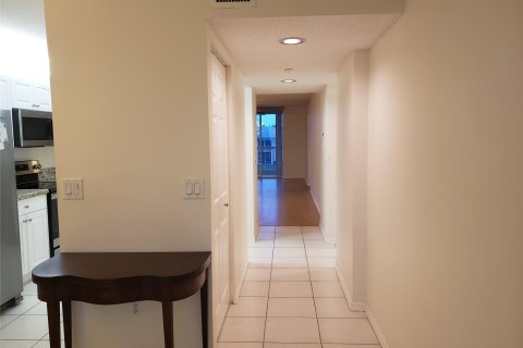 Condo in Tamarac, Florida, 2 bedrooms  № 994293 - photo 25