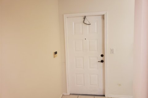 Condo in Tamarac, Florida, 2 bedrooms  № 994293 - photo 24