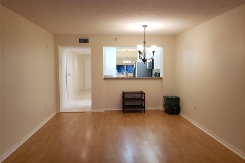 Condo in Tamarac, Florida, 2 bedrooms  № 994293 - photo 21