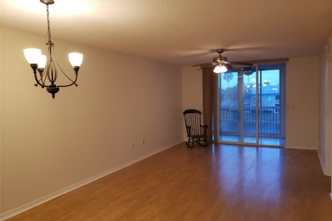 Condo in Tamarac, Florida, 2 bedrooms  № 994293 - photo 23