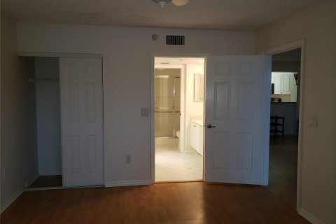 Condo in Tamarac, Florida, 2 bedrooms  № 994293 - photo 15