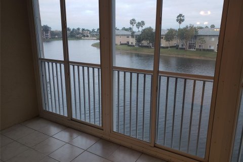 Condo in Tamarac, Florida, 2 bedrooms  № 994293 - photo 12