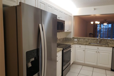 Condo in Tamarac, Florida, 2 bedrooms  № 994293 - photo 20