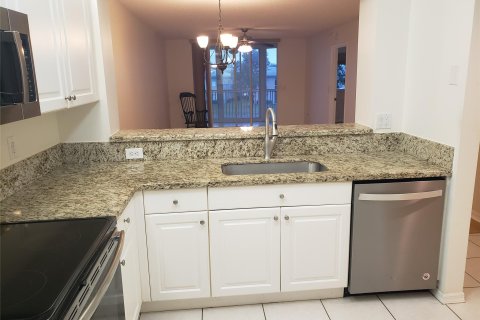 Condo in Tamarac, Florida, 2 bedrooms  № 994293 - photo 18