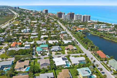 House in Juno Beach, Florida 3 bedrooms, 197.23 sq.m. № 658926 - photo 1