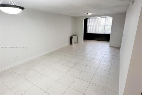 Condo in Lauderdale Lakes, Florida, 2 bedrooms  № 1176786 - photo 3