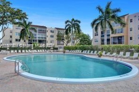 Condo in Lauderdale Lakes, Florida, 2 bedrooms  № 1176786 - photo 10