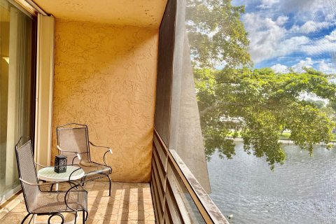 Condo in Tamarac, Florida, 2 bedrooms  № 970415 - photo 8