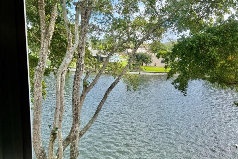 Copropriété à vendre à Tamarac, Floride: 2 chambres, 88.26 m2 № 970415 - photo 16