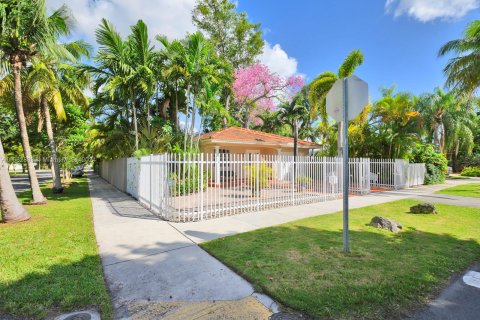 Casa en venta en Miami, Florida, 3 dormitorios, 163.79 m2 № 1418484 - foto 2