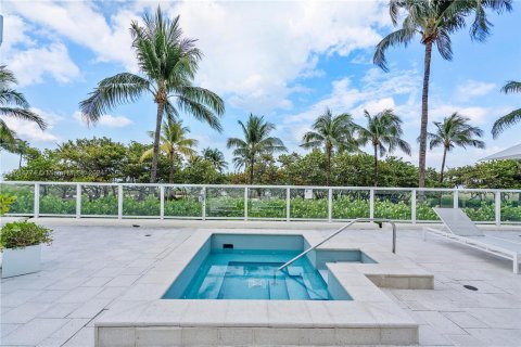 Condominio en venta en Bal Harbour, Florida, 1 dormitorio, 92.25 m2 № 1420190 - foto 11