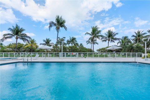 Condominio en venta en Bal Harbour, Florida, 1 dormitorio, 92.25 m2 № 1420190 - foto 15