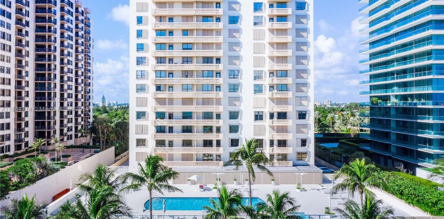 Condominio en Bal Harbour, Florida, 1 dormitorio  № 1420190