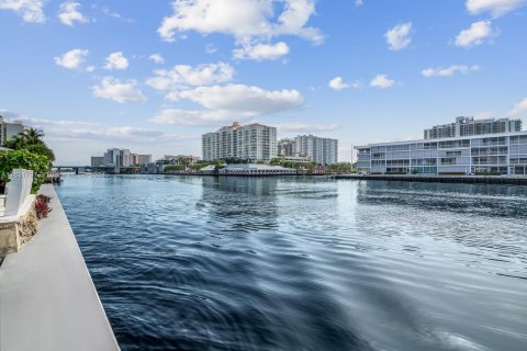 Villa ou maison à vendre à Fort Lauderdale, Floride: 4 chambres, 289.48 m2 № 1292042 - photo 17