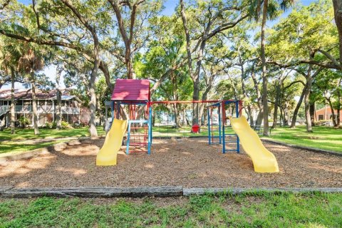 Condo in Saint Petersburg, Florida, 2 bedrooms  № 1357474 - photo 20