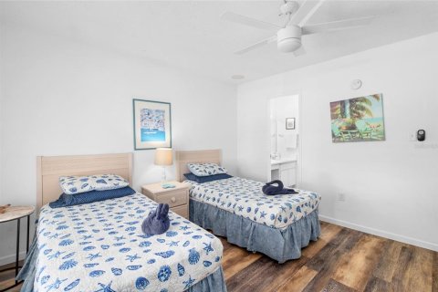 Condo in Saint Petersburg, Florida, 2 bedrooms  № 1357474 - photo 15