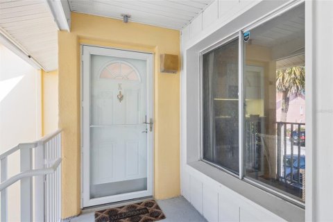 Condo in Saint Petersburg, Florida, 2 bedrooms  № 1357474 - photo 1