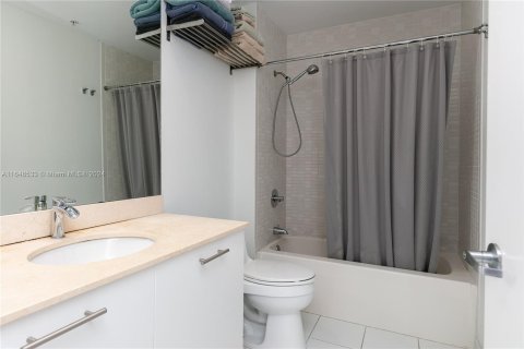 Condominio en venta en Miami, Florida, 1 dormitorio, 68.28 m2 № 1430001 - foto 28