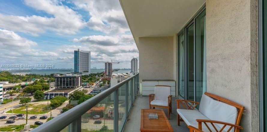 Condominio en Miami, Florida, 1 dormitorio  № 1430001