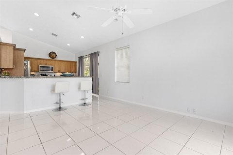 Villa ou maison à louer à Pembroke Pines, Floride: 3 chambres, 169.83 m2 № 1384441 - photo 10