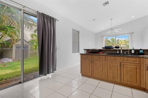 Villa ou maison à louer à Pembroke Pines, Floride: 3 chambres, 169.83 m2 № 1384441 - photo 13