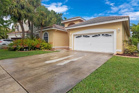 Villa ou maison à louer à Pembroke Pines, Floride: 3 chambres, 169.83 m2 № 1384441 - photo 2