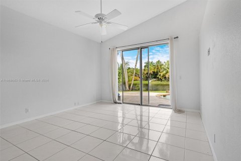 Villa ou maison à louer à Pembroke Pines, Floride: 3 chambres, 169.83 m2 № 1384441 - photo 8