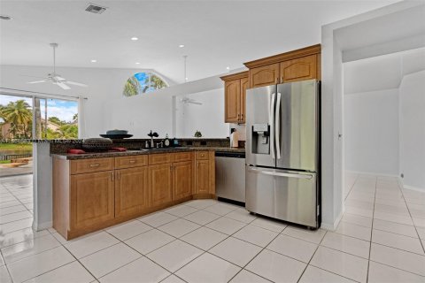 Villa ou maison à louer à Pembroke Pines, Floride: 3 chambres, 169.83 m2 № 1384441 - photo 12