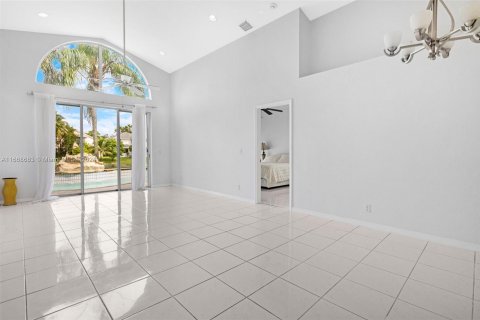 Villa ou maison à louer à Pembroke Pines, Floride: 3 chambres, 169.83 m2 № 1384441 - photo 6