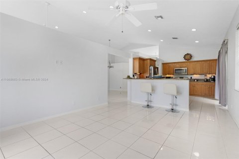 Villa ou maison à louer à Pembroke Pines, Floride: 3 chambres, 169.83 m2 № 1384441 - photo 9