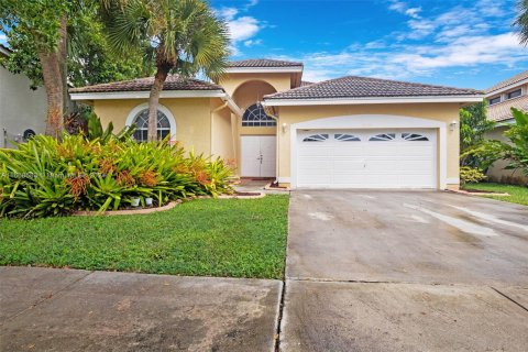 Villa ou maison à louer à Pembroke Pines, Floride: 3 chambres, 169.83 m2 № 1384441 - photo 1