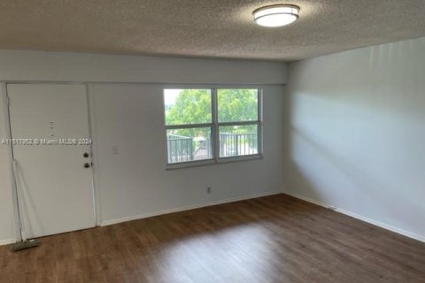 Condominio en venta en Pembroke Pines, Florida, 2 dormitorios, 96.99 m2 № 963013 - foto 11