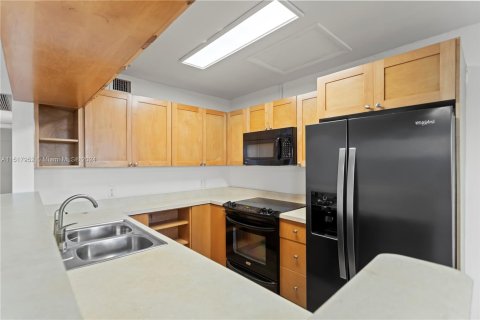 Condominio en venta en Pembroke Pines, Florida, 2 dormitorios, 96.99 m2 № 963013 - foto 24