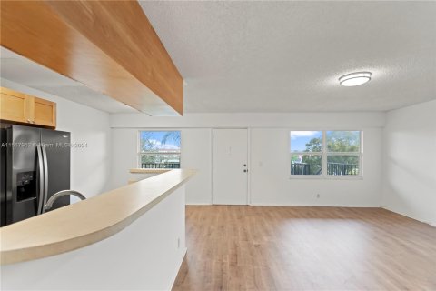 Condominio en venta en Pembroke Pines, Florida, 2 dormitorios, 96.99 m2 № 963013 - foto 27