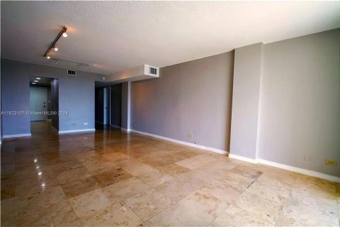 Condominio en venta en North Miami Beach, Florida, 1 dormitorio, 80.36 m2 № 1270033 - foto 11