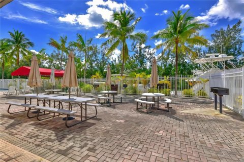 Condo in North Miami Beach, Florida, 1 bedroom  № 1270033 - photo 6