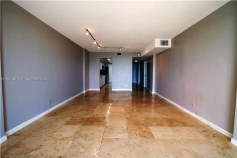 Condo in North Miami Beach, Florida, 1 bedroom  № 1270033 - photo 13