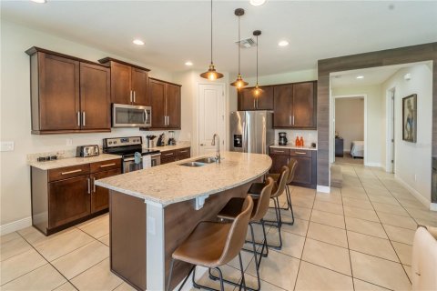 Casa en venta en Kissimmee, Florida, 5 dormitorios, 239.13 m2 № 1337747 - foto 10