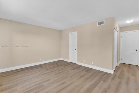 Condominio en venta en Dania Beach, Florida, 2 dormitorios, 106.28 m2 № 1138900 - foto 17