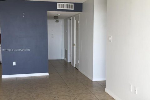 Condominio en venta en Aventura, Florida, 1 dormitorio, 93.37 m2 № 692804 - foto 9