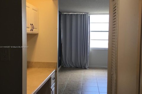 Condominio en venta en Aventura, Florida, 1 dormitorio, 93.37 m2 № 692804 - foto 5