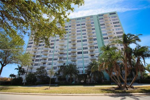 Купить кондоминиум в Норт-Майами, Флорида 2 спальни, 110.37м2, № 693037 - фото 10