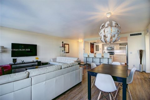 Condominio en venta en North Miami, Florida, 2 dormitorios, 110.37 m2 № 693037 - foto 6